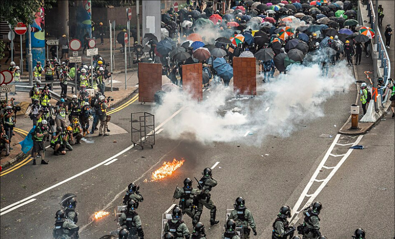 Police and protesters during an anti-totalitarianism rally, September 29, 2019, Wikimedia commons/ Studio Incendo